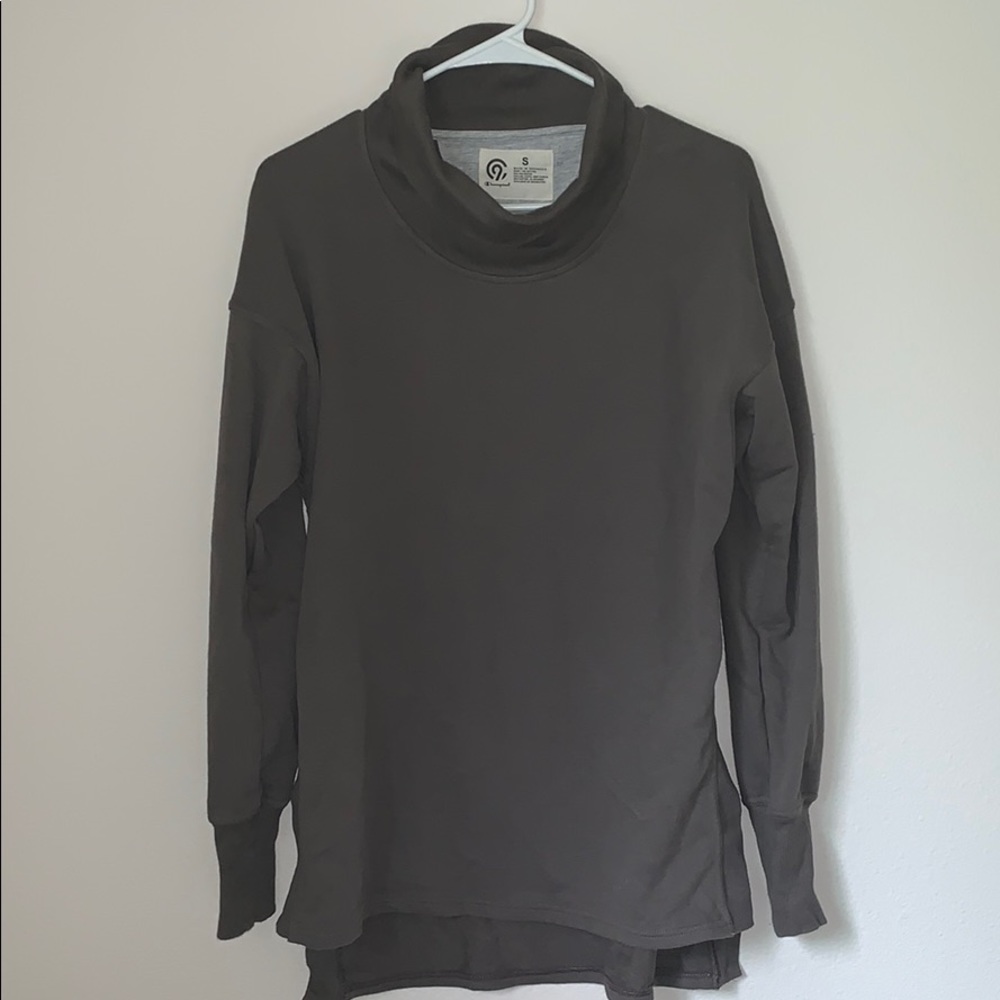 ♥️ 2/$10 Cowl neck sweater
